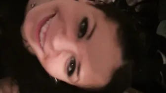 Sweet-Juliette Schneller Blowjob nach der Disco