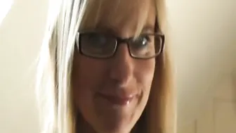 mydirtyhobby Dirty-Tina Frau Doktor geht pinkeln 26.10.10