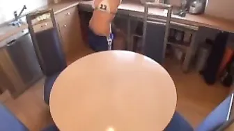SexAndHotMegMDH_Fusballbabefick_aufn_Kuuchentisch