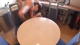 SexAndHotMegMDH_Fusballbabefick_aufn_Kuuchentisch