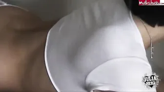 Julia-Herz Hei?Яes Baden in sexy Klamotten