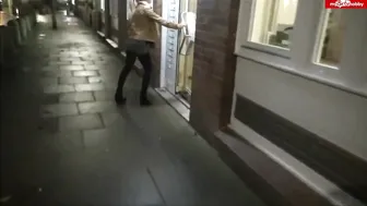 Lana-Giselle Dreist ins B??ro-Parkhaus gepinkelt 16.12.15 NO ORIGINAL