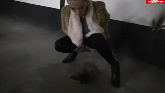 Lana-Giselle Dreist ins B??ro-Parkhaus gepinkelt 16.12.15 NO ORIGINAL