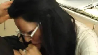 Eve-Deluxe B??roschlampen-Blowjob