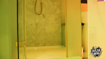 mydirtyhobby Julia-Herz Dusche von zickiger Freundin vollgepisst