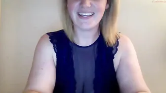 illbeyourbub narrow-eyed jerking pussy phallus