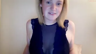 illbeyourbub narrow-eyed jerking pussy phallus