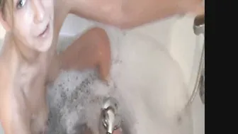Sherly-N18 In der Badewanne abgesahnt