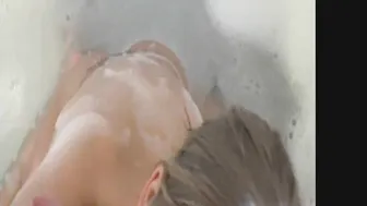 Sherly-N18 In der Badewanne abgesahnt