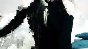 kitten_liss takes off her panties