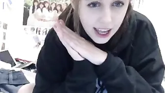 ecchikitten Sexy babe masturbates