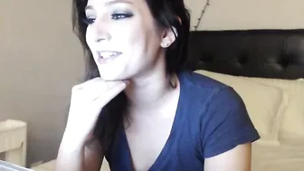 emmylove Passionately jerking off her wet cunt