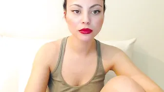 missmoname Busty hottie fucks handjob cunt