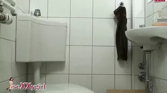SeXXygirl Party-Blowjob auf dem Klo
