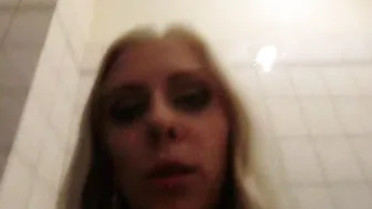 Sybella Besoffen abgepisst