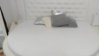 iamjoyxs spectacular slut strokes her clit