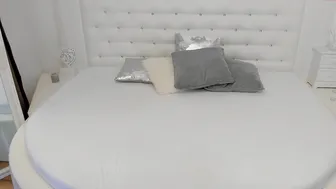 iamjoyxs spectacular slut strokes her clit