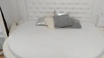 iamjoyxs spectacular slut strokes her clit
