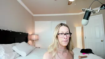 jessryan luxurious chick caresses lips sex