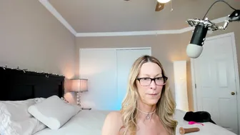 jessryan luxurious chick caresses lips sex