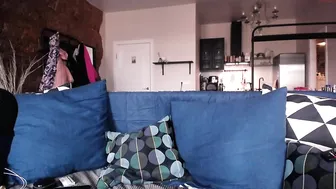 el__  private  with a toy