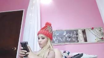 natashaa seductive and hot beauty pulls vagina