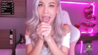 idaaaaaa busty maiden posing in stockings