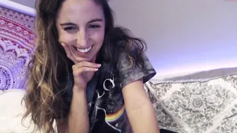 syriahsage took off her dress