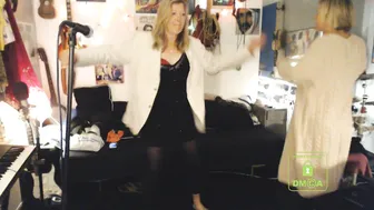 win2win juicy sluts play with sex toy