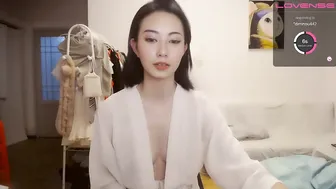 cn_alice pretty woman undressed in front of the camera and masturbates in the chair