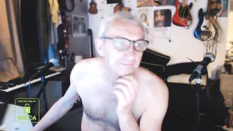 win2win naughty slut fucks anus phallus