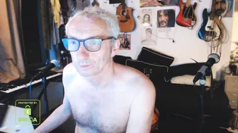 win2win naughty slut fucks anus phallus