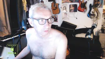 win2win naughty slut fucks anus phallus
