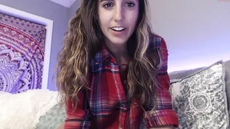 syriahsage dark haired babe fucks pussy