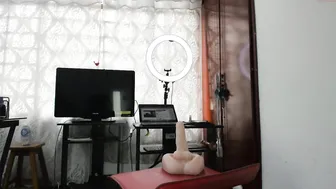 xhxoxtxsxex naked handjob on the floor