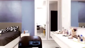 cn_alice fucks herself in front of the webcam