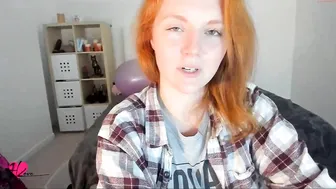 haylee_love masturbating and playing with her pussy