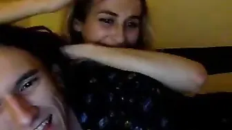 iznky has both slits