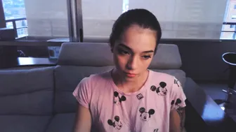 scarlett__baker cute girl masturbates cunt at the wheel