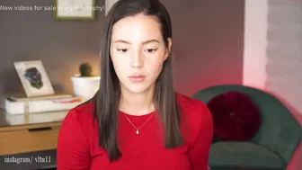 effyloweell mature slut pulls pussy while lying in a chair