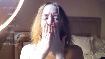 braingirl attractive model fucks pussy with sex toy