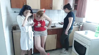 iuliana32 pretty lady gently masturbates cunt