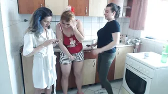 iuliana32 pretty lady gently masturbates cunt