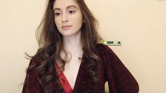 snowww_white beautiful bitch - deliciously jerks off her cunt