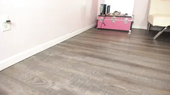 prncessbubblegum busty young lady posing nude