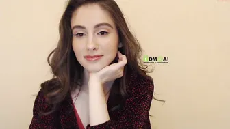 snowww_white passionate skin jumps on a dildo