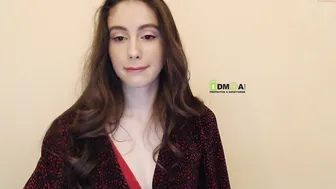 snowww_white passionate skin jumps on a dildo