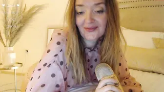 braingirl greedily fucks her pussy