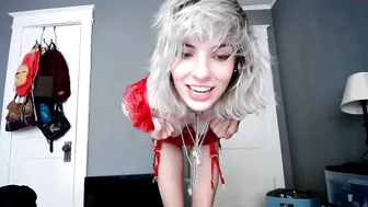 glitterglock beauty close fingers clit