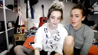 glitterglock big tit babe pulls clit